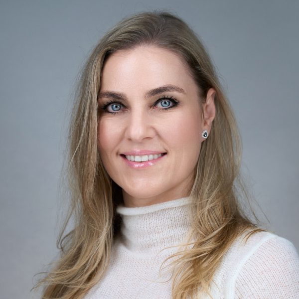 Herczeg Anita kozmetikus a Janssen Cosmetics Hungary Központi Referencia szalon munkatársa Időpontfoglalás arckezelés angti-aging lifting masszázs